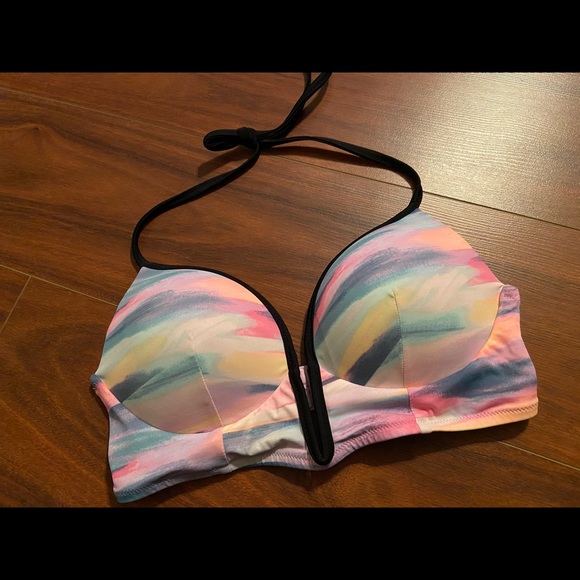 Victoria’s Secret PINK swim top - Picture 1 of 4